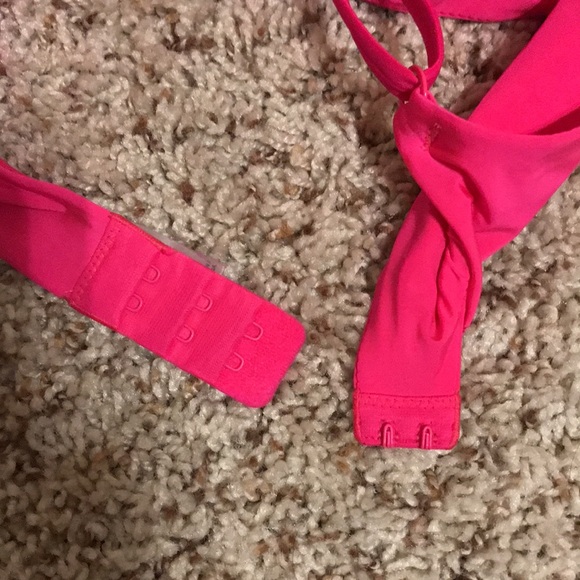 VS - matching bra (36C)/thong (OS) - never worn - Picture 10 of 16